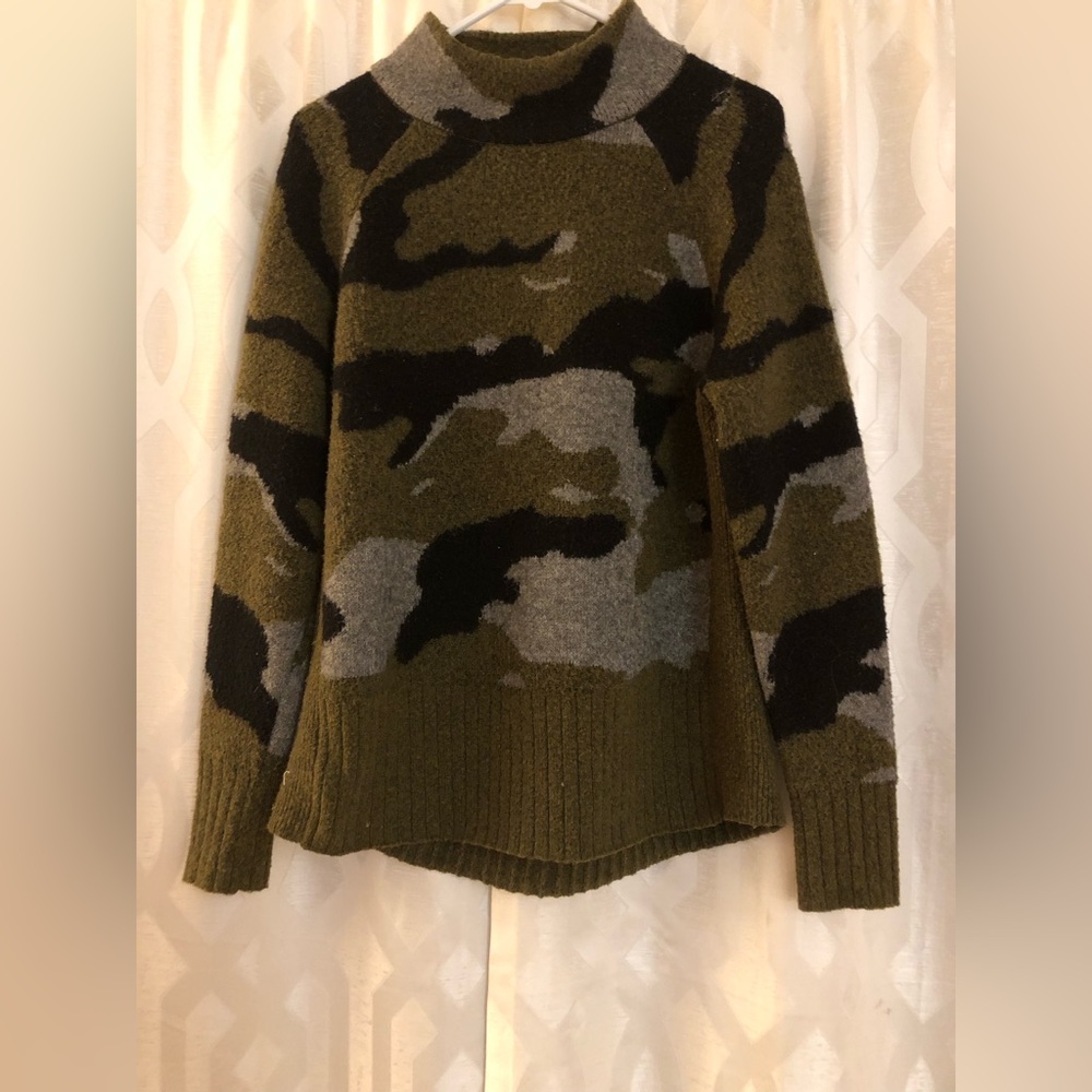 Nordstrom Size Medium Women’s Fleece Mock Neck Camo Sweater - Picture 6 of 11